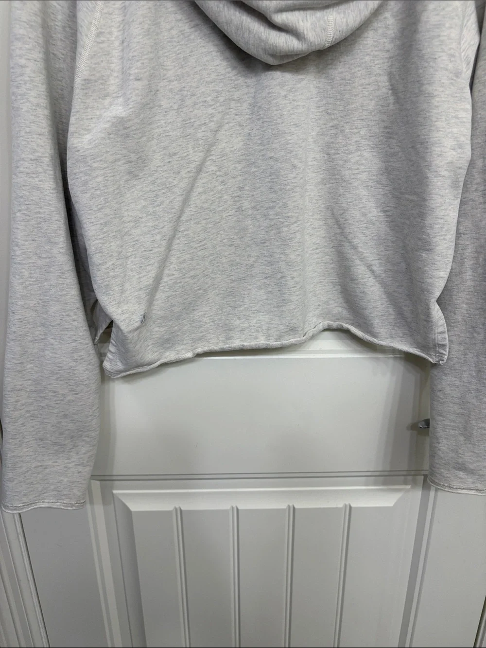lululemon athletica Light Heather‎ Gray Cream Hooded Cropped Pullover Hoodie
